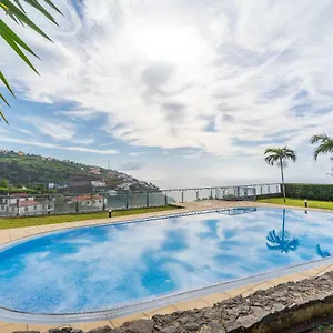 Serramar , Vistas Deslumbrantes Calheta (Madeira)
